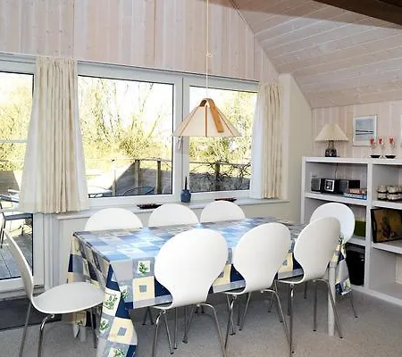 بيت للعطل Four-bedroom Holiday In 1 *